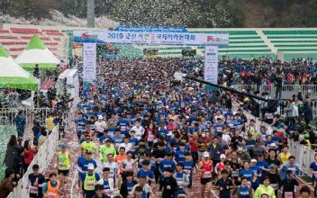 (톡톡 군산) 새만금국제마라톤대회, 4년만에 ‘출발’