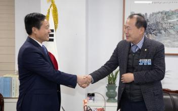 연태시 부주임 일행, 군산시의회 방문
