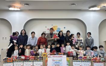 한라비발디센트로 어린이집, 구암동행정복지센터에 바자회 수익금과 라면 기탁