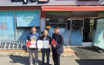 나운2동, 이웃 사랑 실천하는‘대지광고’에   착한가게 현판 전달