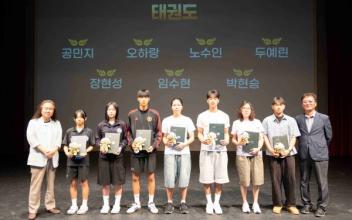 군산교육발전진흥재단, 지역인재 장학증서 수여